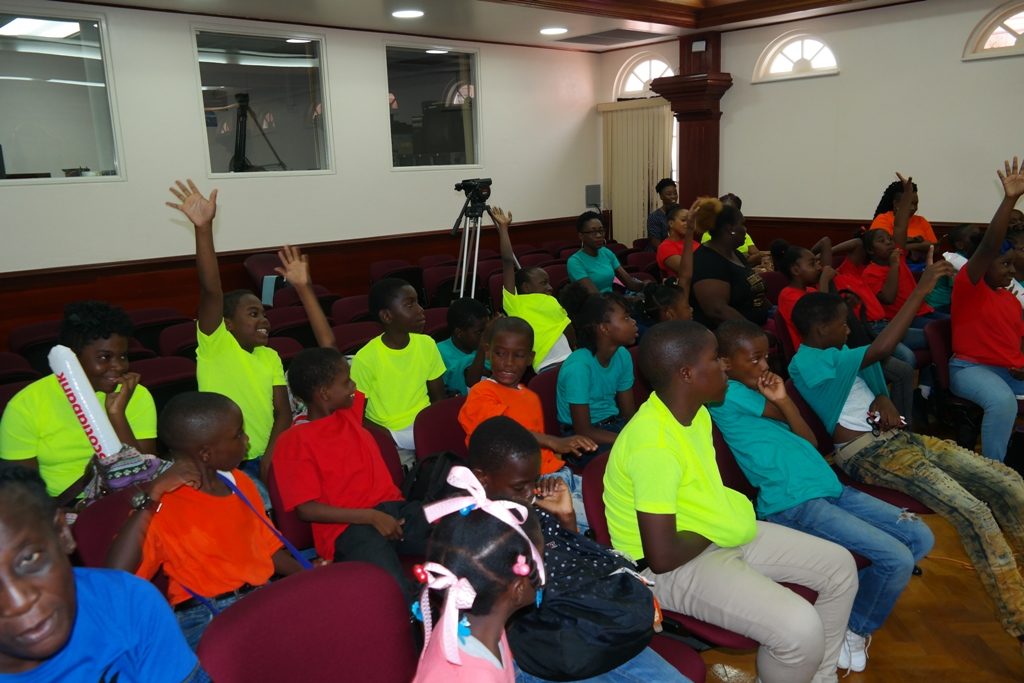 AS PART OF MOVE TO MAKE PARLIAMENT MORE ACCESSIBLE, DEPUTY SPEAKER GIVES STUDENTS TOUR