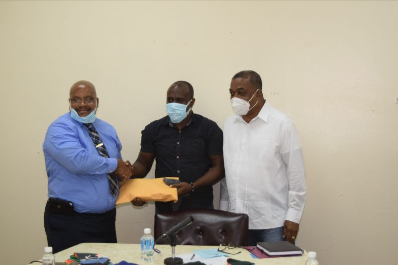 MINISTRY OF TRANSPORT LAUNCHES BUS OPERATIONS VIDEO AND HANDS OVER 200 MASKS TO BUS DRIVERS BUS OPERATIONS VIDEO.