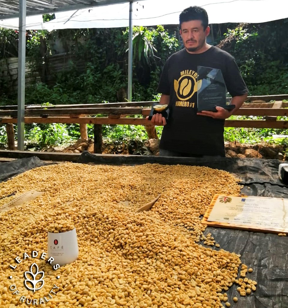 Salvadoran coffee producer and “Cup of Excellence 2021” winner Ever Díaz to receive IICA’s “Leaders of Rurality” award